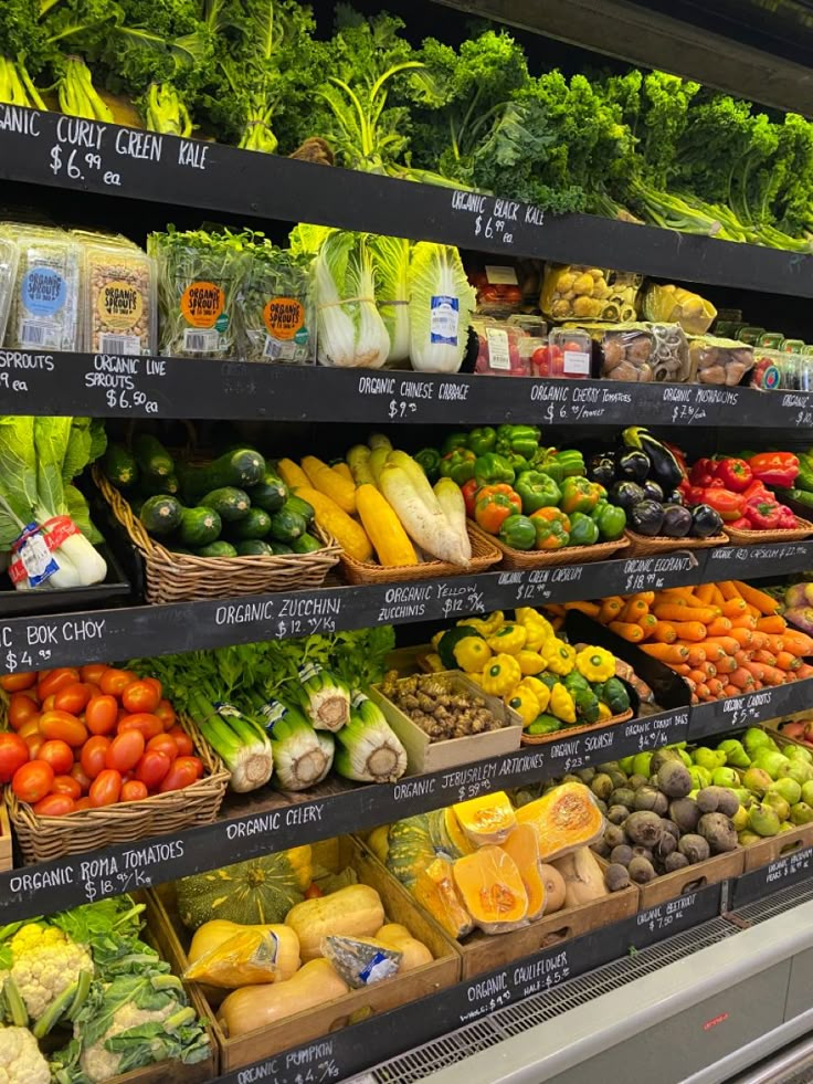 An aisle full of produce